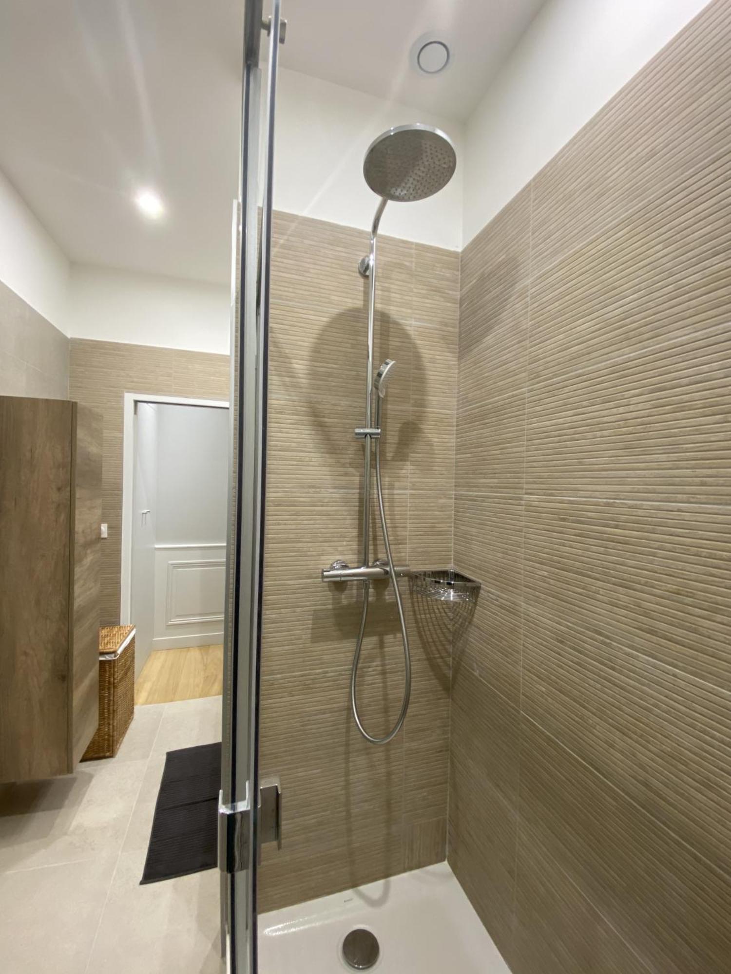 Appartement De Standing Pour 6 Refait A Neuf Лион Екстериор снимка