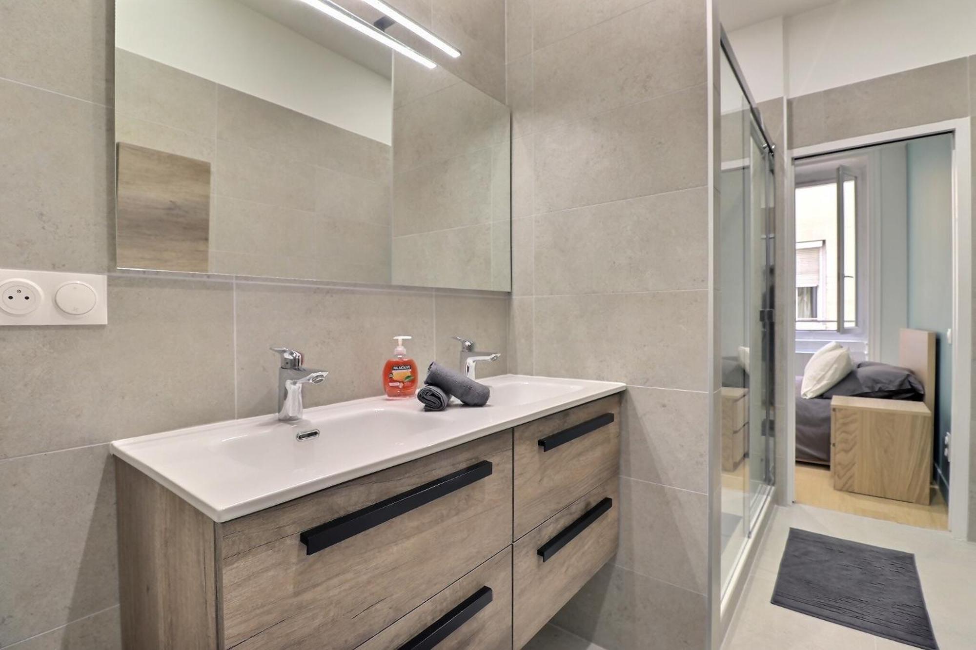Appartement De Standing Pour 6 Refait A Neuf Лион Екстериор снимка